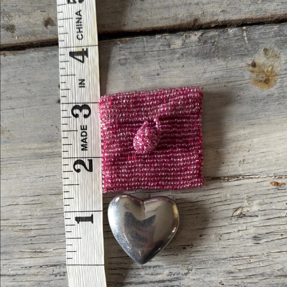Silver pocket Heart Accessory with Pink Pouch 🩶 - Picture 3 of 3